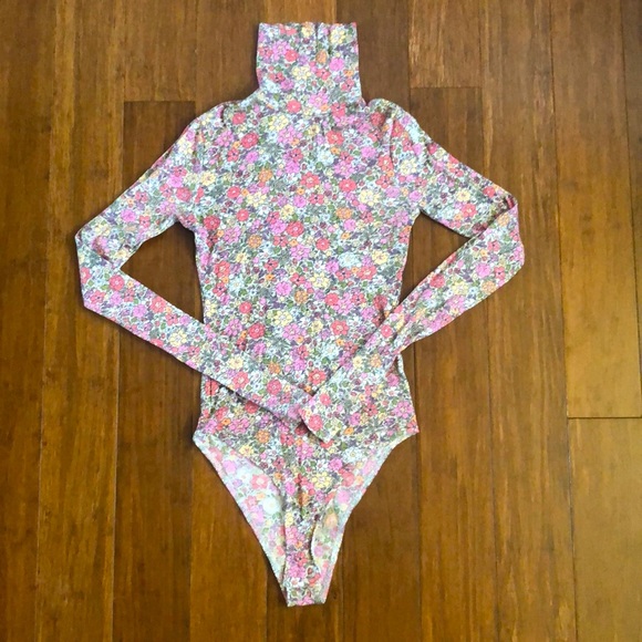 EUC H&M Floral Bodysuit - Picture 1 of 9